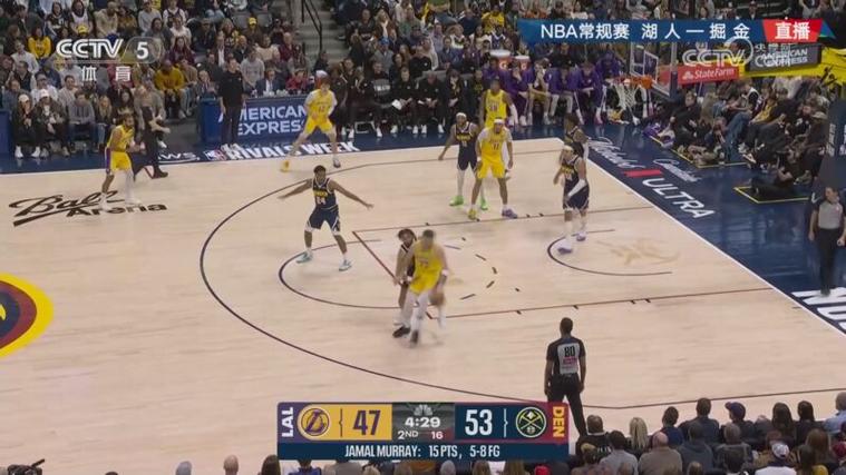 关注比赛！詹姆斯社媒转发海斯暴力隔扣&东契奇神奇打板三分