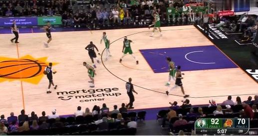 护筐很突出！马卢阿奇3中2得4分4板1助镇守篮下送出5次盖帽