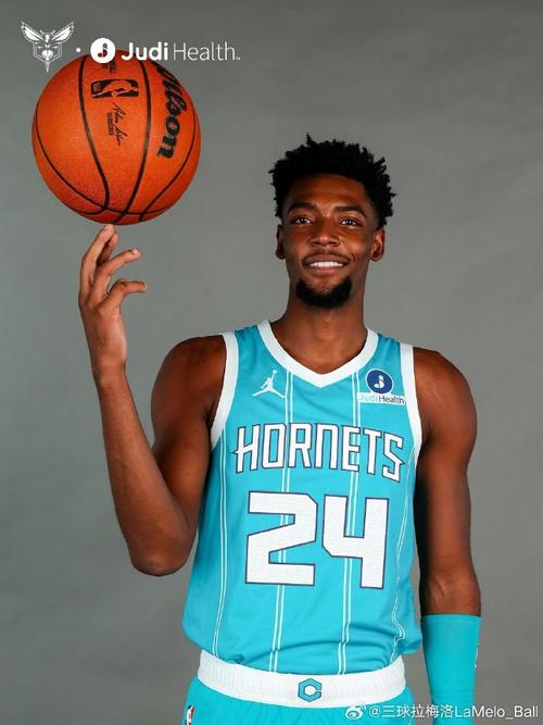 浪！拉梅洛鲍尔22投仅7中拿到21分三分15中5