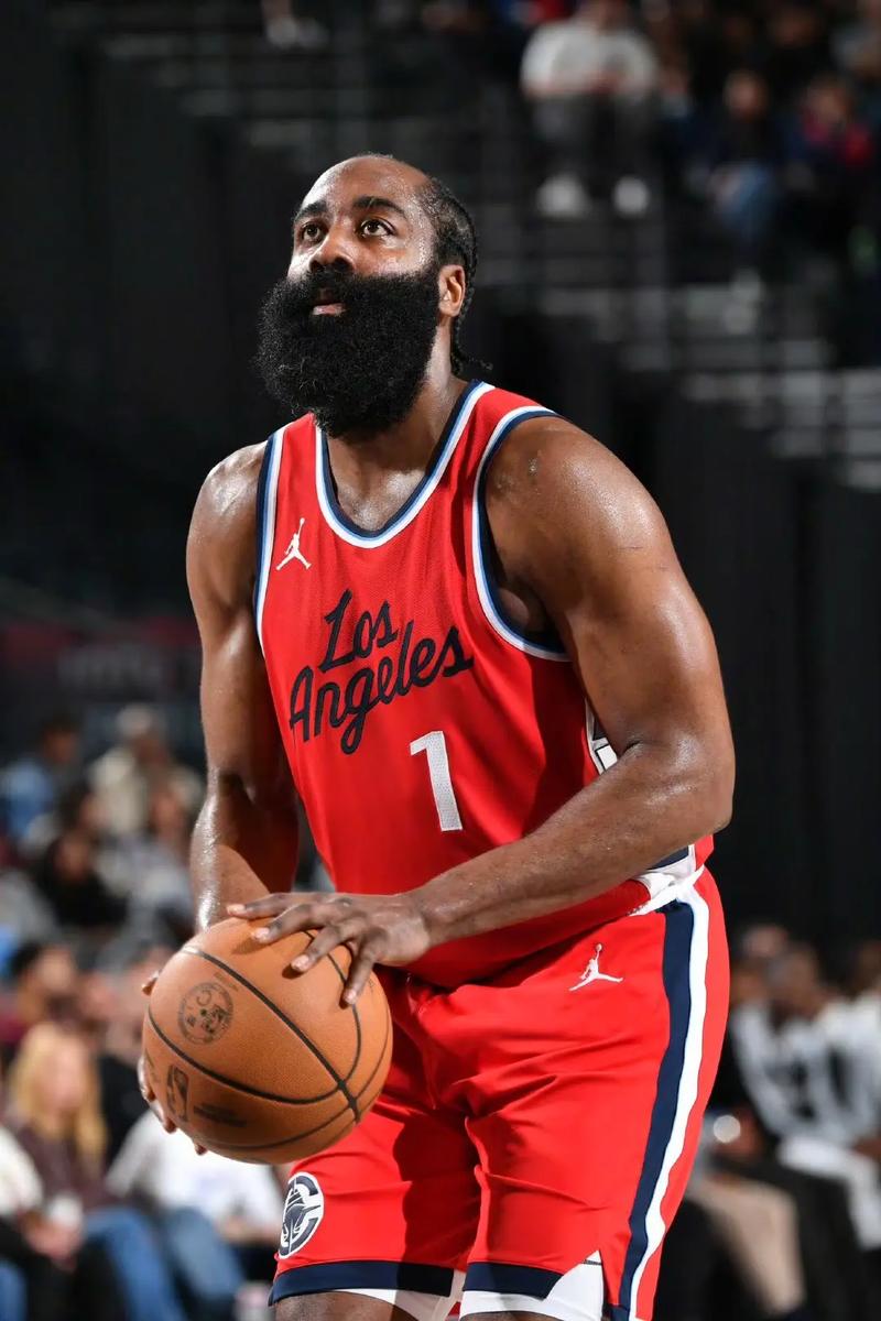 大洛17分3断小卡11+6文班仅打10分钟快船半场领先马刺20分