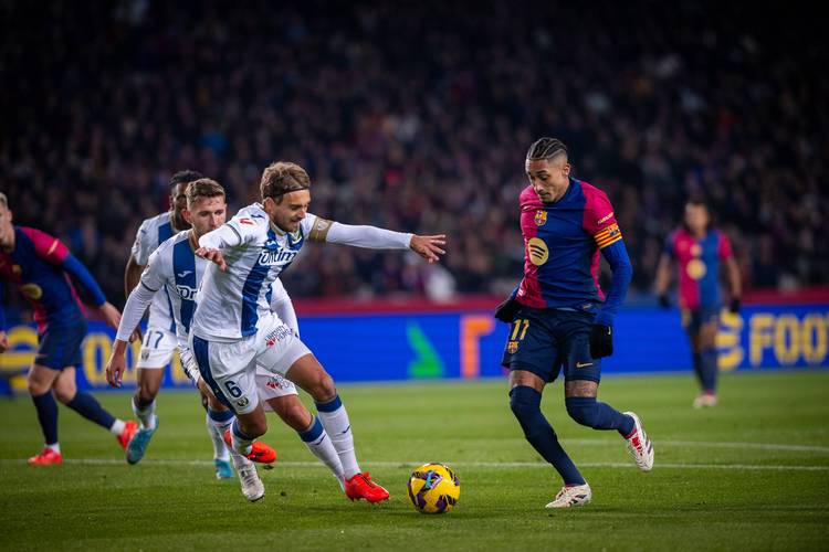 佩德里推进助攻，亚马尔内切兜射撞柱入网！巴萨10领先毕尔巴鄂