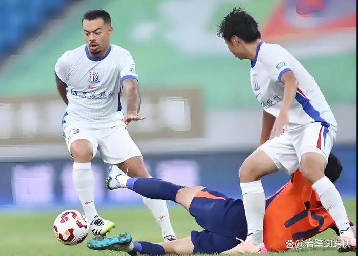 申花41英博！盖伊抢射完成双响+误伤李可，后者伤退