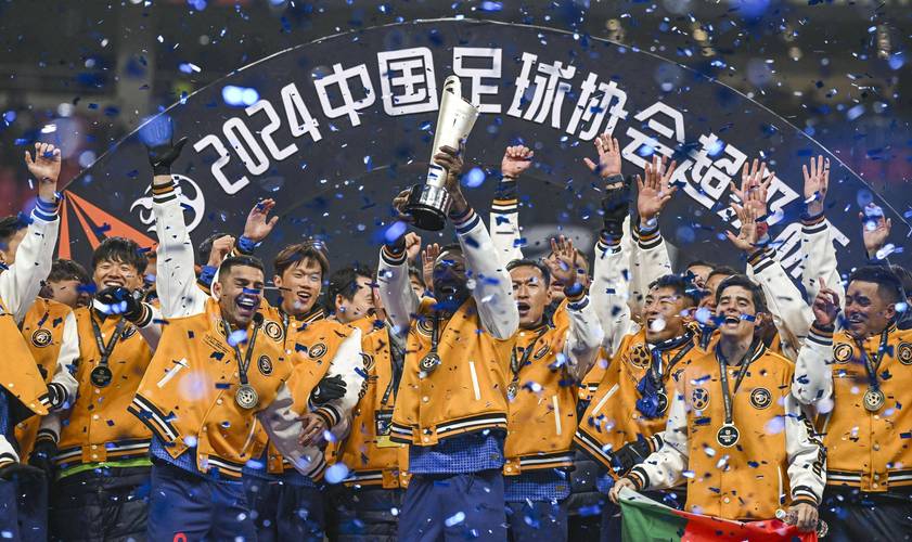 申花53大连是中超历史上赛季揭幕战总进球数并列第二多的比赛