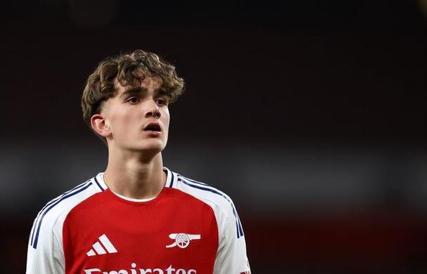 16岁零66天！官方：道曼成为阿森纳队史足总杯最年轻出场球员