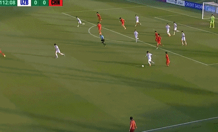 杨希数据：1助攻1错失进球3关键传球，2解围2拦截6抢断，评分7.2