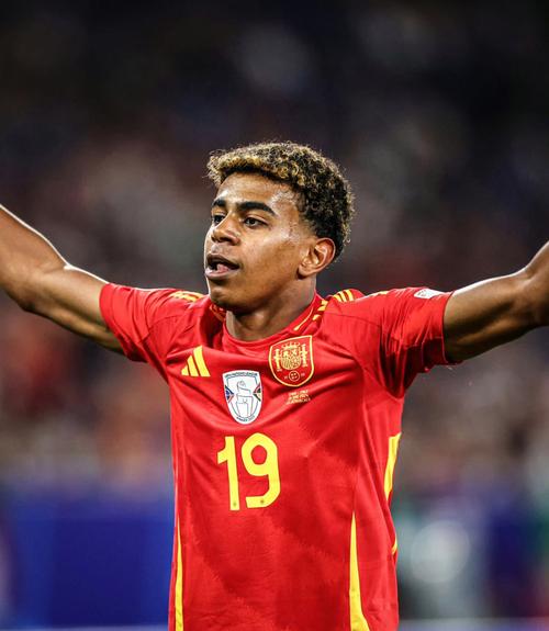 亚马尔本赛季西甲打进14球，为193334赛季以来首位做到的U18球员