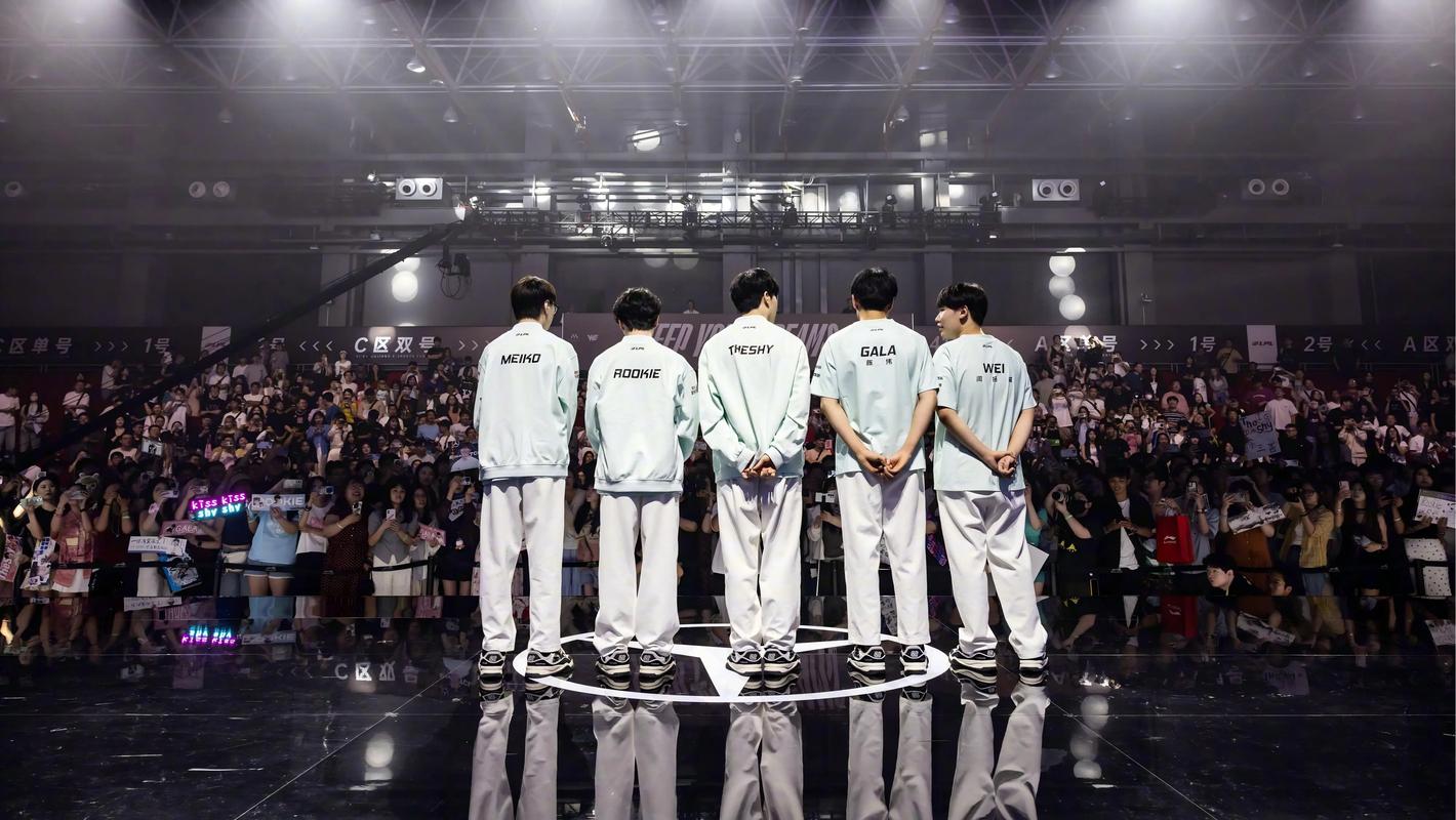 GALA：“兄弟们明天决赛加油！JDG去巴西啦！”