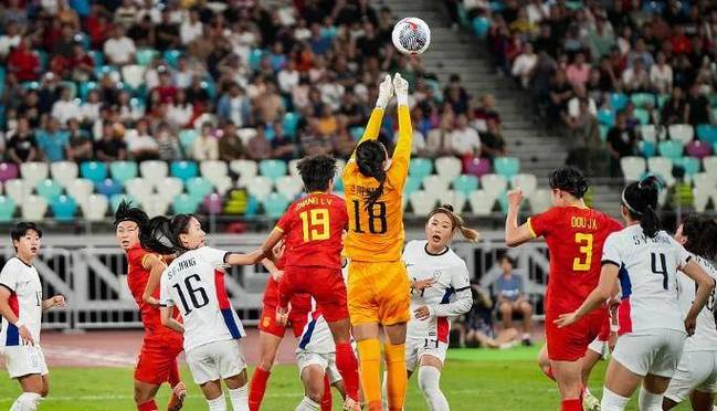 中国台北女足守住胜利！越南补时最后禁区内倒地，VAR长时间介入