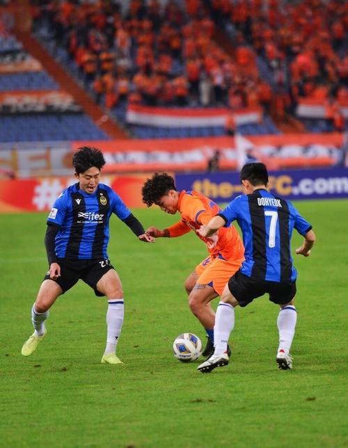 谢文能：我们负战绩所以每场须全力以赴很高兴打进球队赛季首球