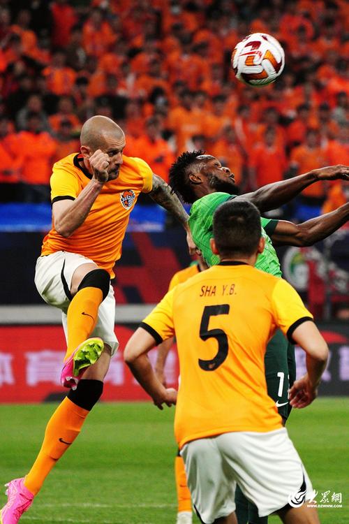 铁树开花！弋腾头球冲顶破门，玉昆20领先海牛