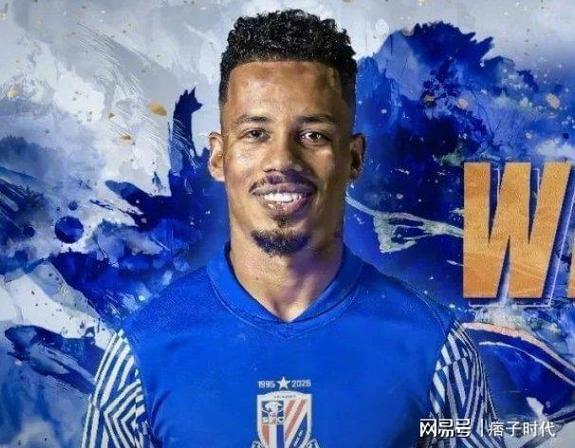 申花前场逼抢成功，盖伊没选择传球，闪过防守推射打高