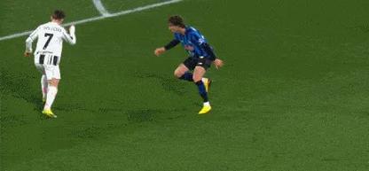 差点30！泽卡做球，瓦科禁区内爆射势大力沉，皮球打在横梁弹出