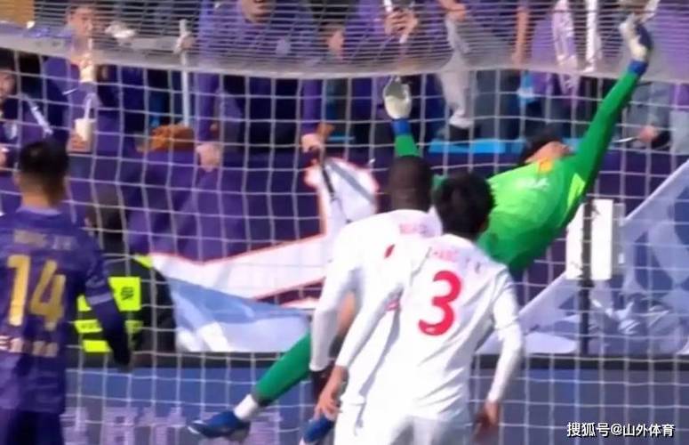 流畅反击！谢文能低射破门获赛季首球瓦科助攻，泰山10领先铁人