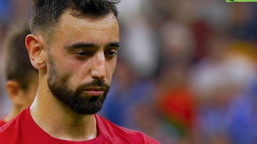 拉克鲁瓦犯规引争议！B费称裁判当场判定点球无疑